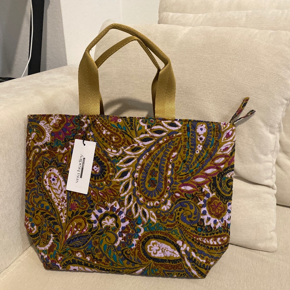 NWT Vera Bradley Buta Spray Essential Lunch Tote